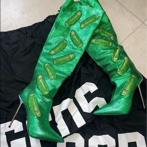 GCDS pickle Rick boots